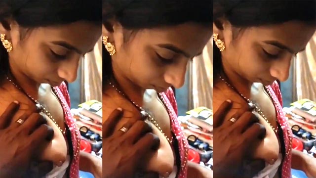 Mallu Innocent Aunty Boobs Pressed By Electrician Latest Update