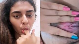 Horny Indian Girl Ne Fingering Sex