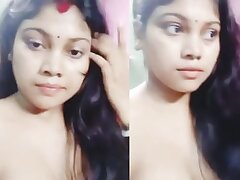 Sexy Boudi Showing Her Boobs New Video Clips